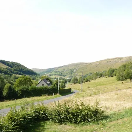 De Charme Au Coeur Des Volcans D'auvergne Avec Jardin Clos Et Acces Pmr - Fr-1-742-251
